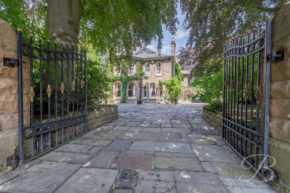 Image of Crow Hill Drive, Mansfield
