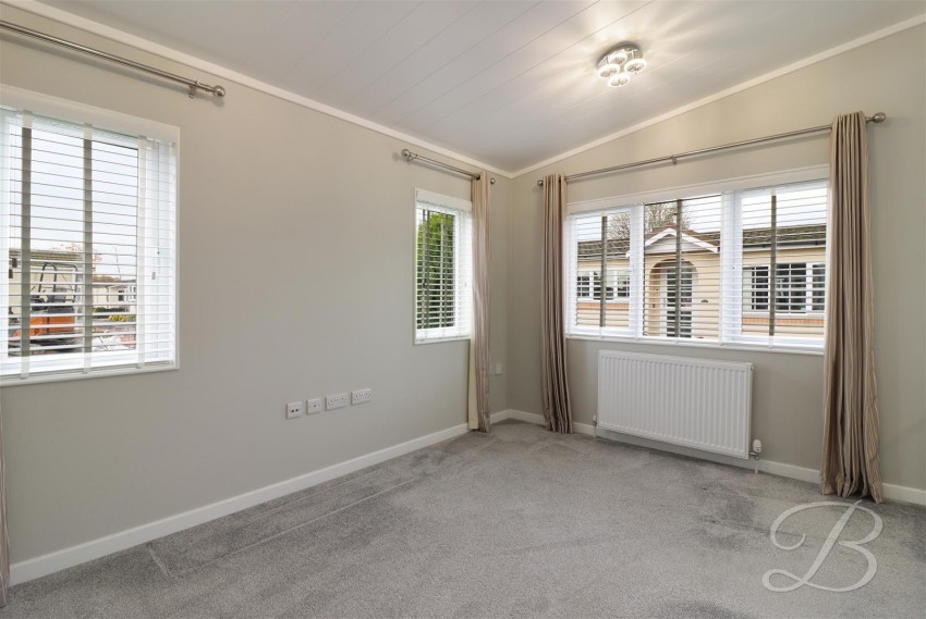 Images for 104, Riverdale Park, Staveley