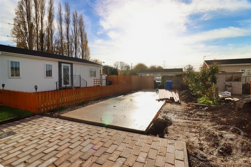 Images for 102, Riverdale Park, Staveley