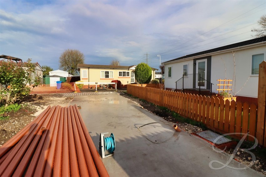 Images for 102, Riverdale Park, Staveley