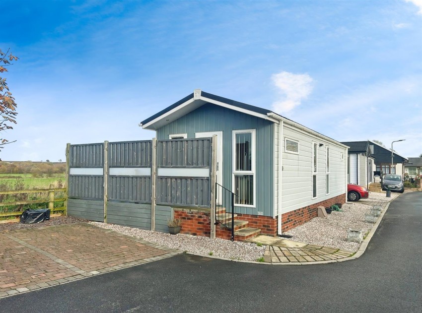 Images for 102, Riverdale Park, Staveley