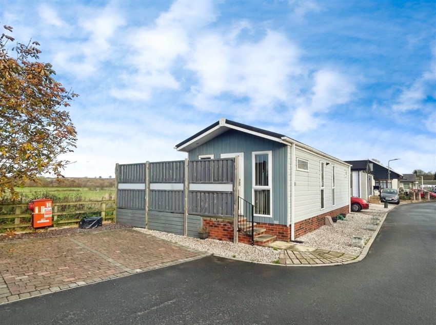 Images for 102, Riverdale Park, Staveley